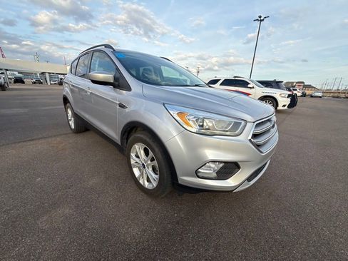 Used 2017 Ford Escape SE w/ Equipment Group 201A image 8