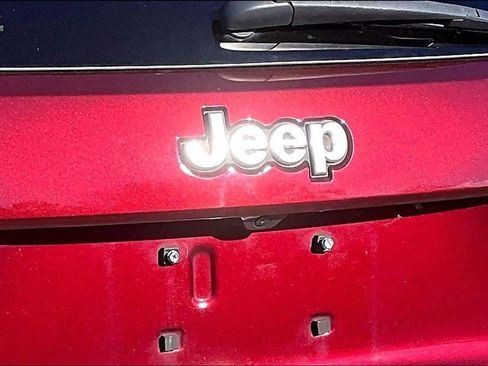 Used 2018 Jeep Grand Cherokee Limited image 24