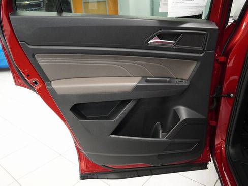 Used 2021 Volkswagen Atlas Cross Sport SE w/ Panoramic Sunroof Package image 25