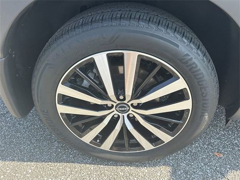 Used 2024 Nissan Pathfinder Platinum w/ Black Appearance Package image 18