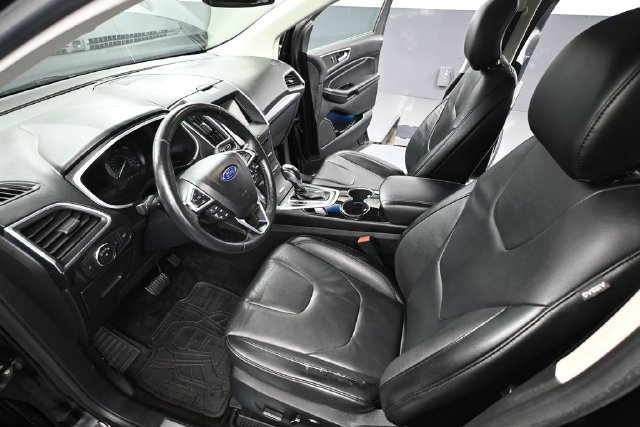Used 2016 Ford Edge Titanium w/ Technology Package AWD/4WD image 16