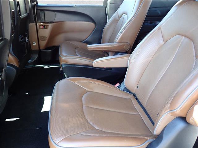 Used 2020 Chrysler Pacifica Limited w/ Advanced Safetytec Group FWD image 10