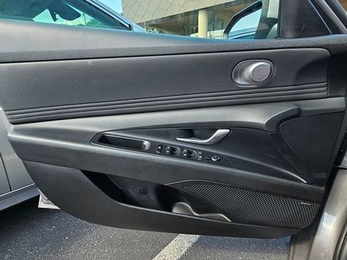 Used 2021 Hyundai Elantra SEL w/ Convenience + Premium Package FWD image 12