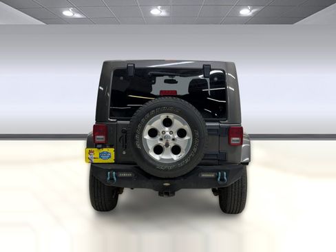 Used 2014 Jeep Wrangler Unlimited Sahara w/ Connectivity Group AWD/4WD image 8
