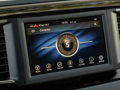 Used 2019 Chrysler Pacifica Touring-L image 38