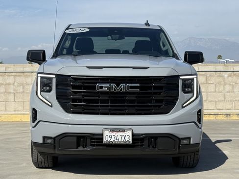 Used 2024 GMC Sierra 1500 Elevation w/ LPO, Elevation Black Package image 6