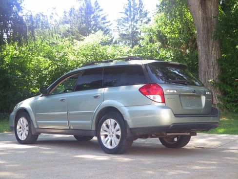 Used 2009 Subaru Outback 2.5i Limited AWD/4WD image 3
