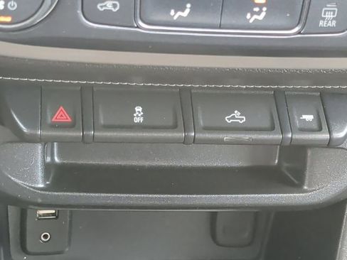 Used 2018 GMC Canyon SLE w/ SLE Convenience Package image 25