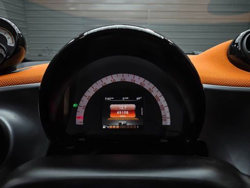 Used 2016 smart fortwo passion RWD image 20