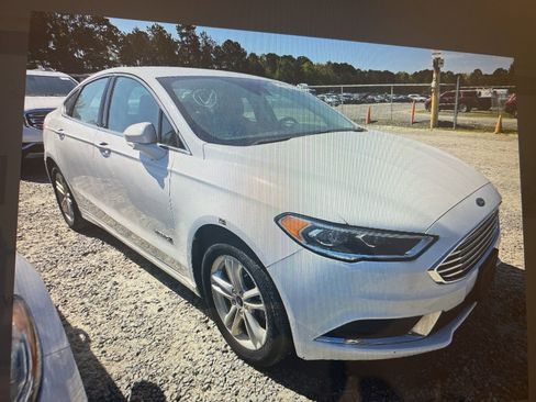 Used 2018 Ford Fusion SE w/ Equipment Group 602A image 4