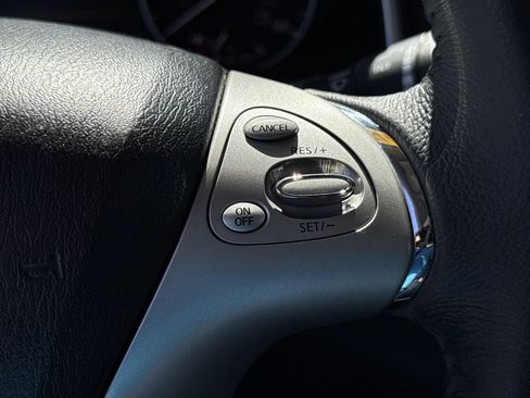 Used 2018 Nissan Murano SV image 25