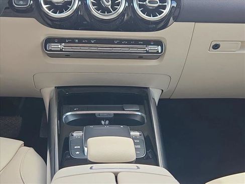 Used 2021 Mercedes-Benz GLA 250 image 13