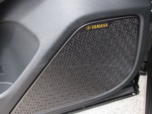 New 2025 Mitsubishi Outlander SE image 13