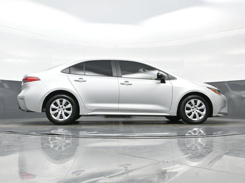 Used 2023 Toyota Corolla LE image 30