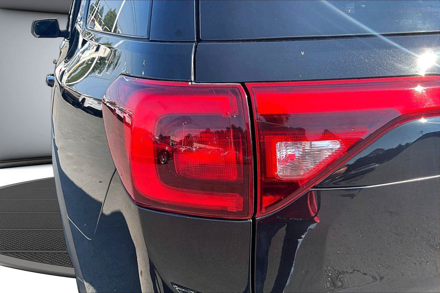 Used 2019 GMC Acadia SLT w/ Black Edition AWD/4WD image 24