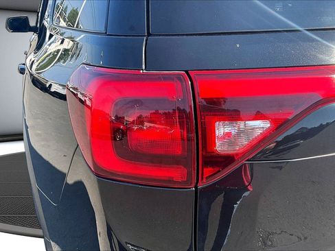 Used 2019 GMC Acadia SLT w/ Black Edition AWD/4WD image 24