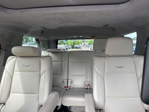 Used 2022 Cadillac Escalade Premium Luxury Platinum AWD/4WD image 9