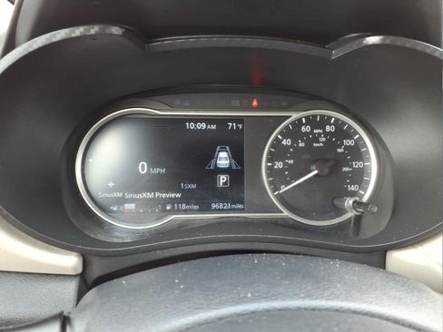 Used 2021 Nissan Versa SV FWD image 16