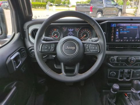 Used 2024 Jeep Wrangler Unlimited Sport AWD/4WD image 15