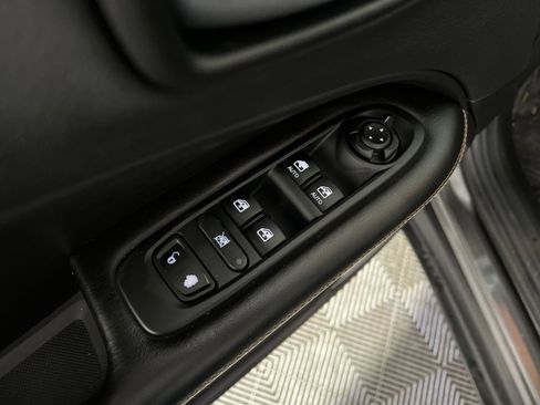 Used 2018 Jeep Compass Latitude w/ Safe & Security Group image 14