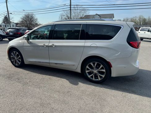 Used 2017 Chrysler Pacifica Limited image 9