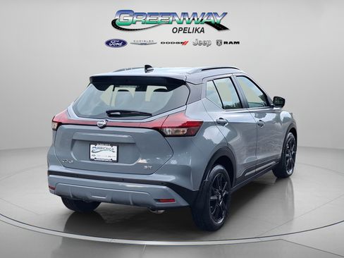 Used 2023 Nissan Kicks SR w/ SR Premium Package FWD image 7