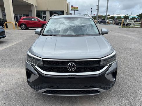 Used 2023 Volkswagen Taos SE w/ Panoramic Sunroof Package FWD image 8