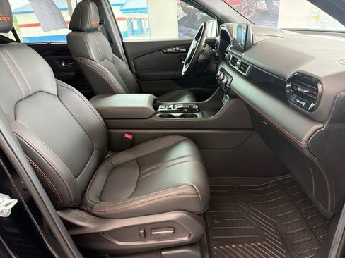 Used 2025 Honda Pilot TrailSport image 13
