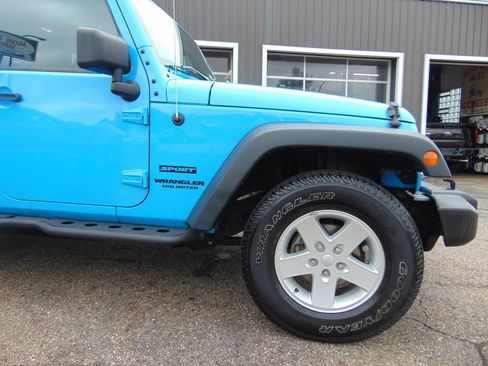 Used 2017 Jeep Wrangler Unlimited Sport w/ Quick Order Package 24S AWD/4WD image 11