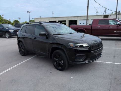 Used 2021 Jeep Cherokee Latitude AWD/4WD image 2