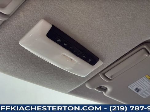 Used 2018 Nissan Kicks SR FWD image 22