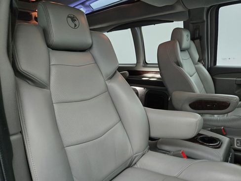 Used 2020 GMC Savana 2500 image 40