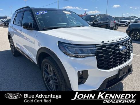 Certified 2025 Ford Explorer ST-Line w/ Premium Package image 5