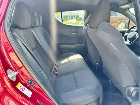 Used 2018 Toyota C-HR XLE FWD image 27