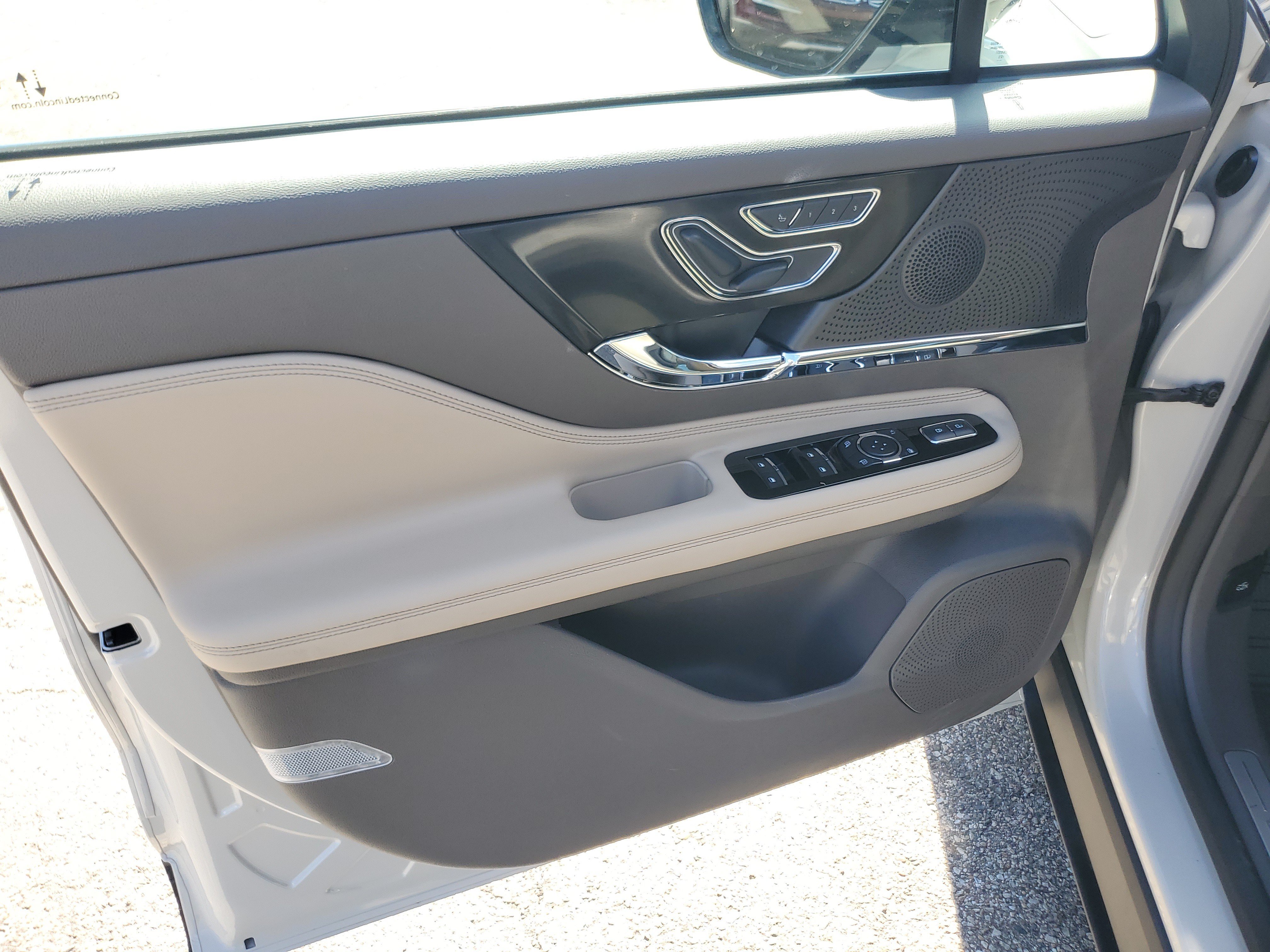 Certified 2023 Lincoln Corsair AWD image 10