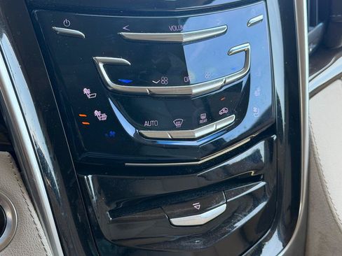 Used 2019 Cadillac Escalade Luxury AWD/4WD image 19