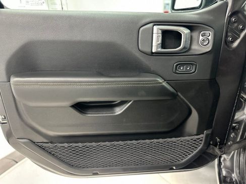 Used 2025 Jeep Wrangler Sahara image 15