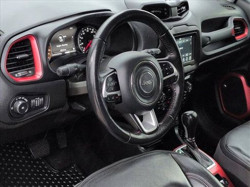 Used 2019 Jeep Renegade Trailhawk AWD/4WD image 10