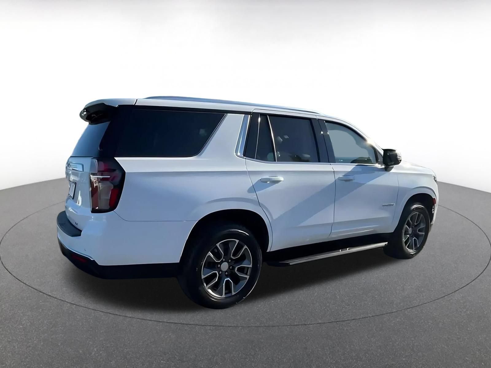 Used 2024 Chevrolet Tahoe LT w/ Luxury Package RWD image 14