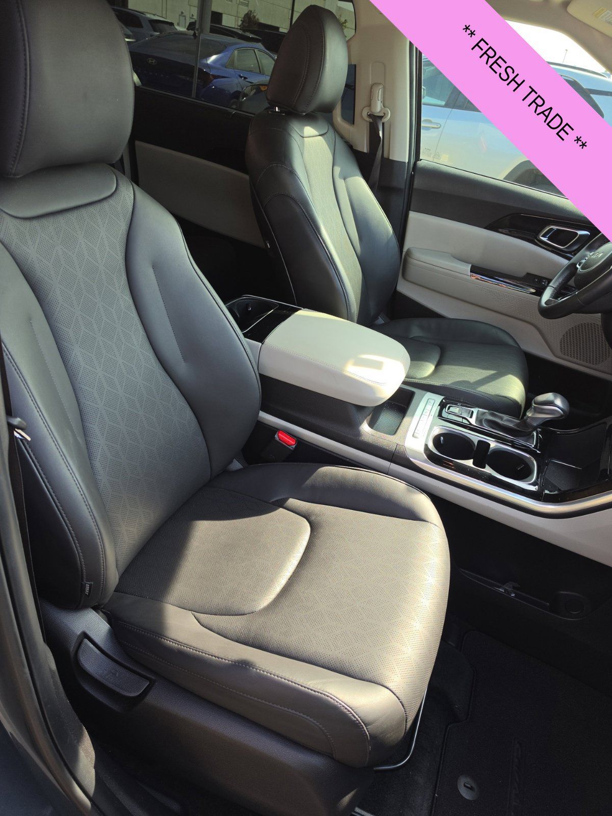 Used 2024 Kia Carnival EX FWD image 20
