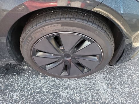 Used 2025 Tesla Model 3 Long Range image 9