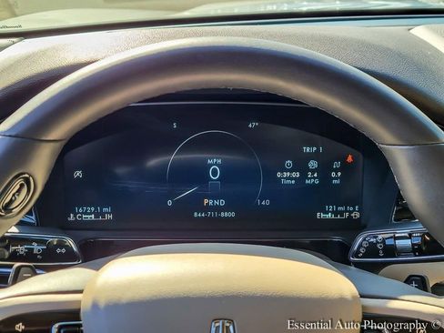 Used 2023 Lincoln Corsair AWD w/ Towing Package image 17