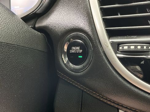 Used 2019 Chevrolet Trax LT w/ Sun & Sound Package AWD/4WD image 19