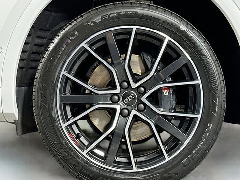 Used 2022 Audi SQ5 Prestige w/ Prestige Package image 11