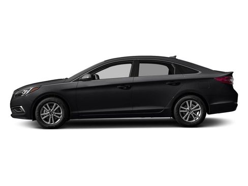 Used 2017 Hyundai Sonata SE FWD image 2