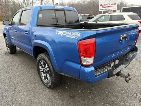 Used 2016 Toyota Tacoma TRD Sport image 3