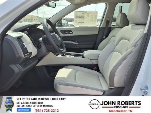 New 2026 Nissan Pathfinder SL image 3