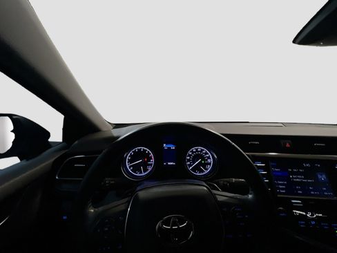 Used 2020 Toyota Camry SE w/ Carpet Mat Package FWD image 7