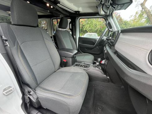 Used 2025 Jeep Wrangler Unlimited Sport AWD/4WD image 35
