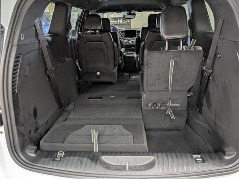 New 2026 Chrysler Pacifica Select image 12